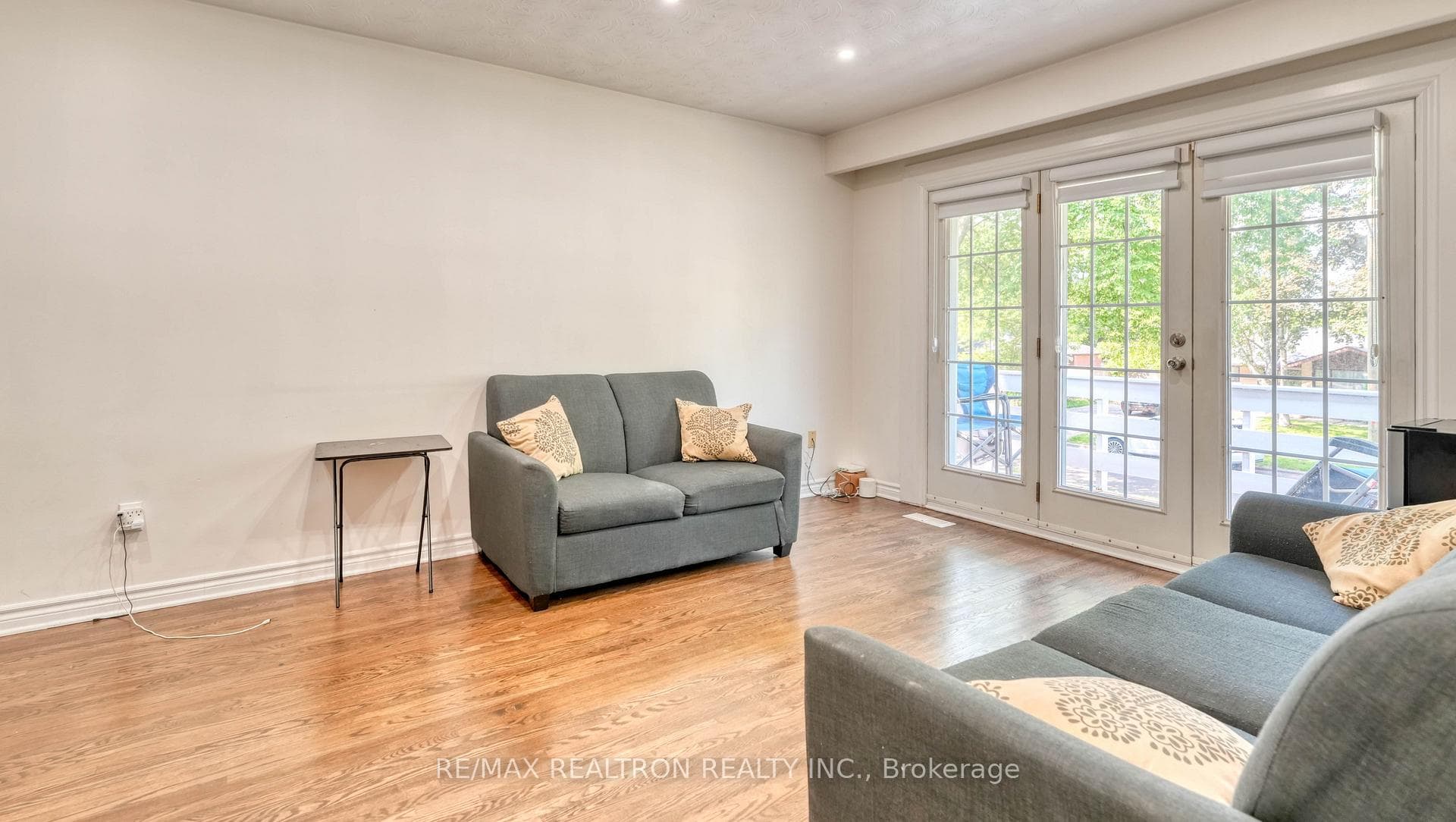 579 Pinewood Street photo 5