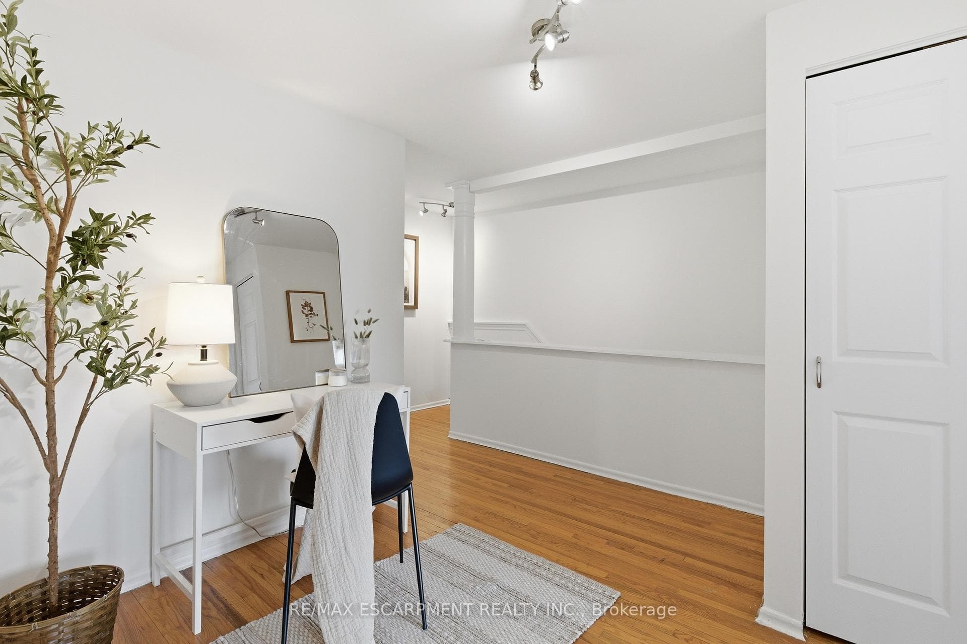 587 Timber Lane photo 33