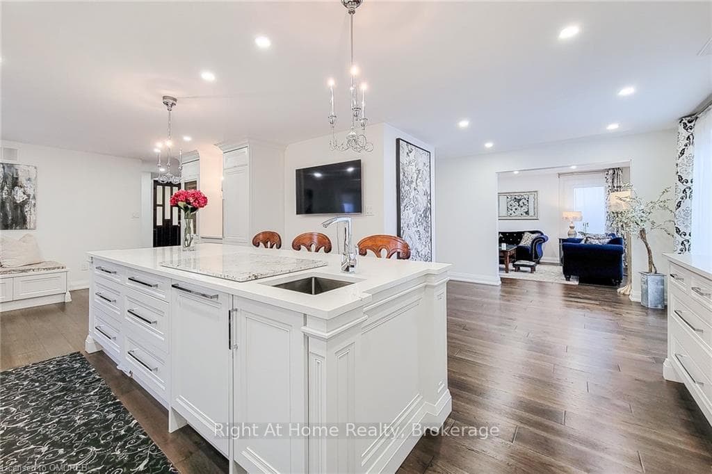40 MEADOWLANDS Boulevard photo 20