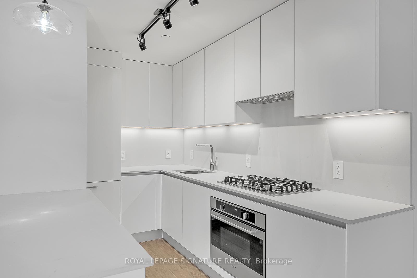 2720 Dundas Street Unit 616 photo 5