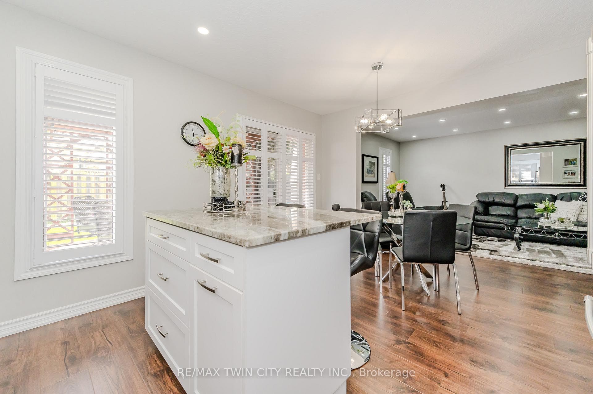 37 Albert Street photo 25