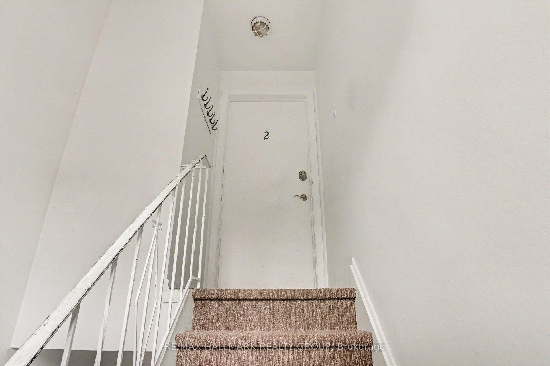 657 Golden Avenue photo 19