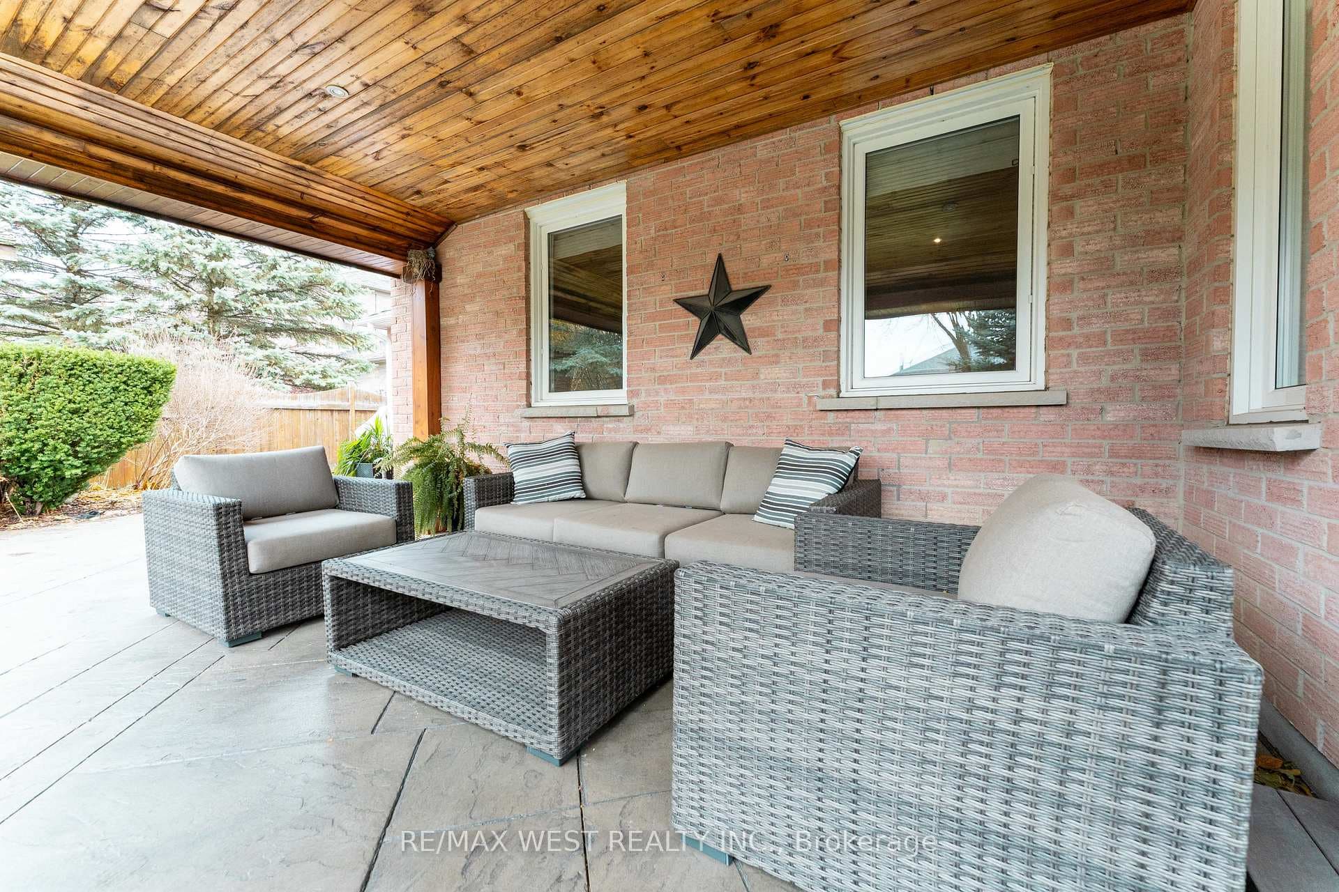 18 Harrowsmith Place photo 42