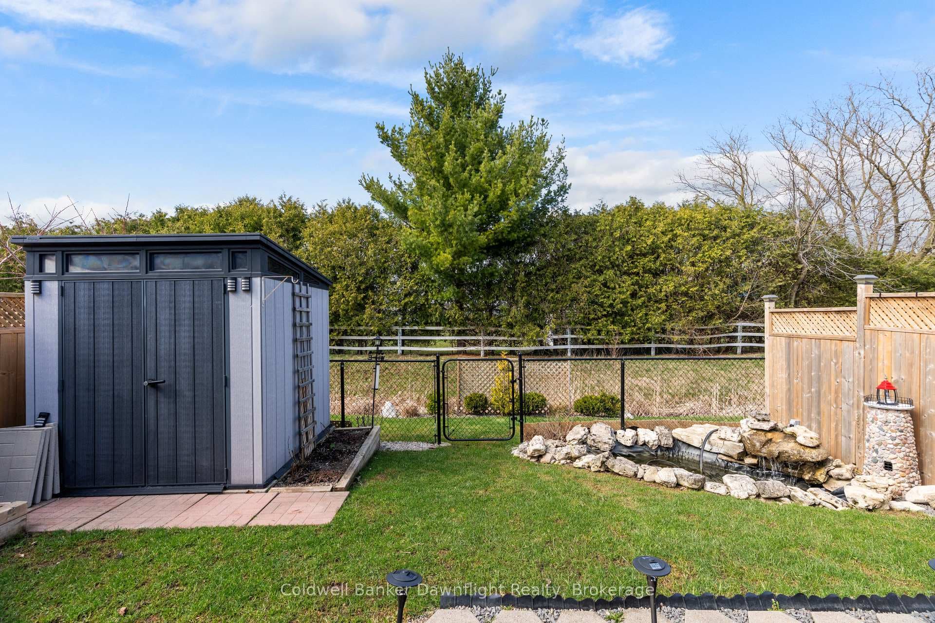 84 Rowe Avenue photo 44