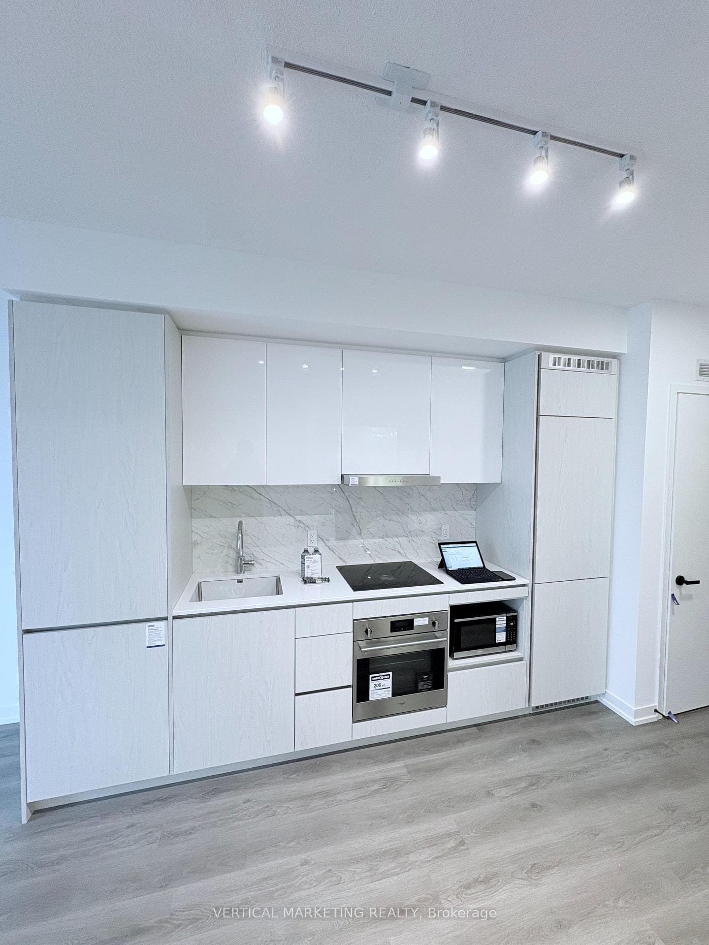 28 Interchange Way Unit 309 photo 3