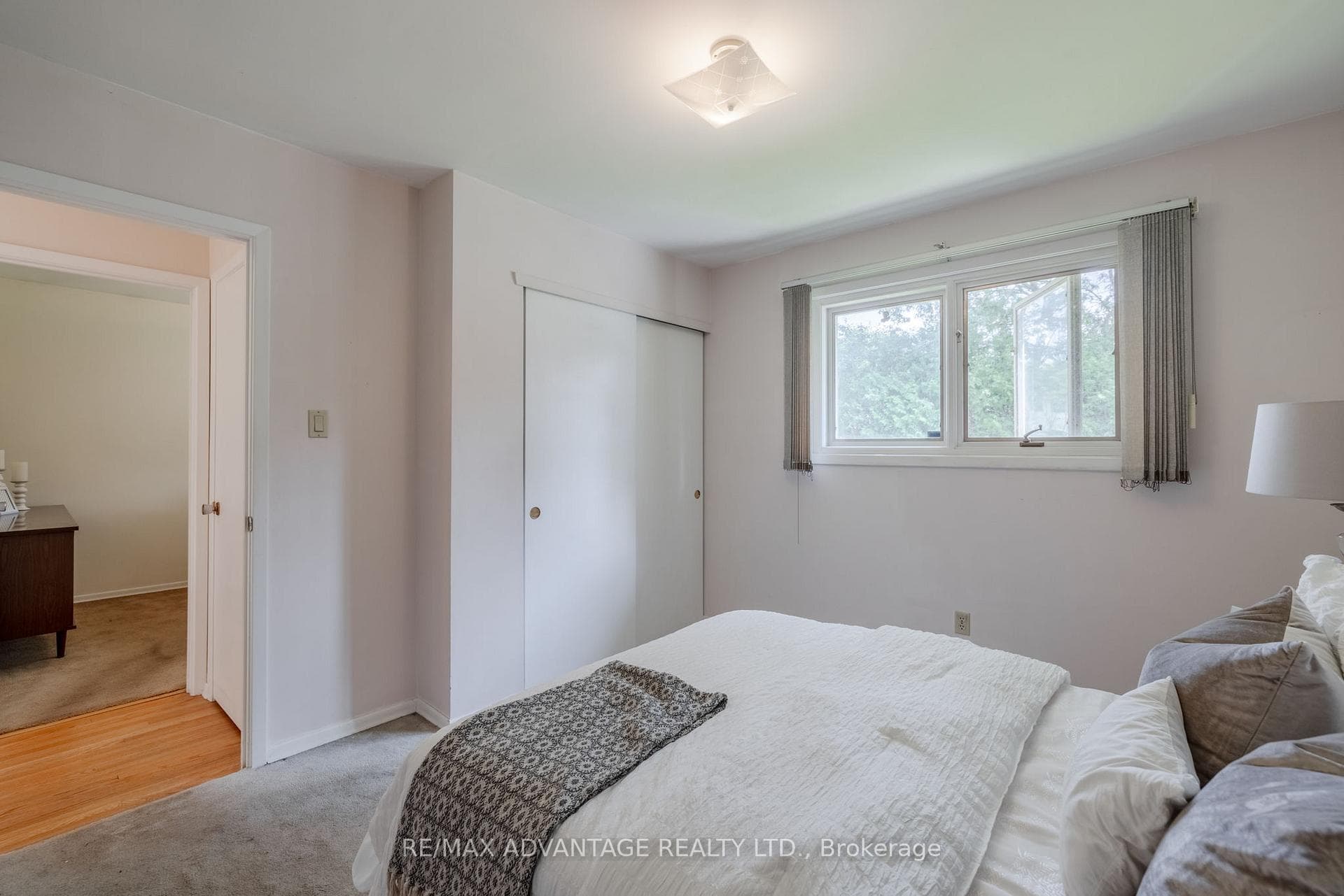 104 Harding Crescent photo 14