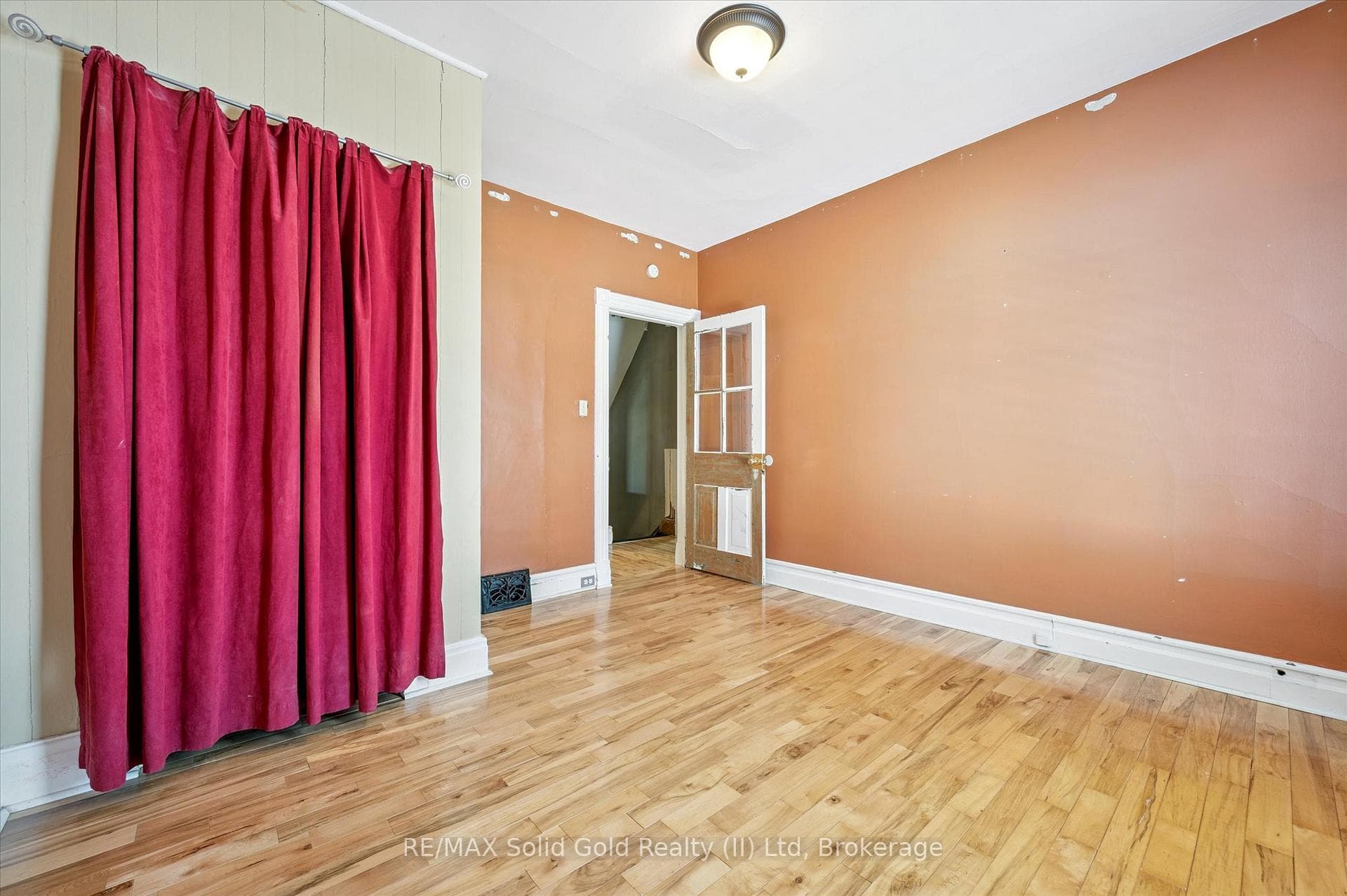 98 William Street photo 12