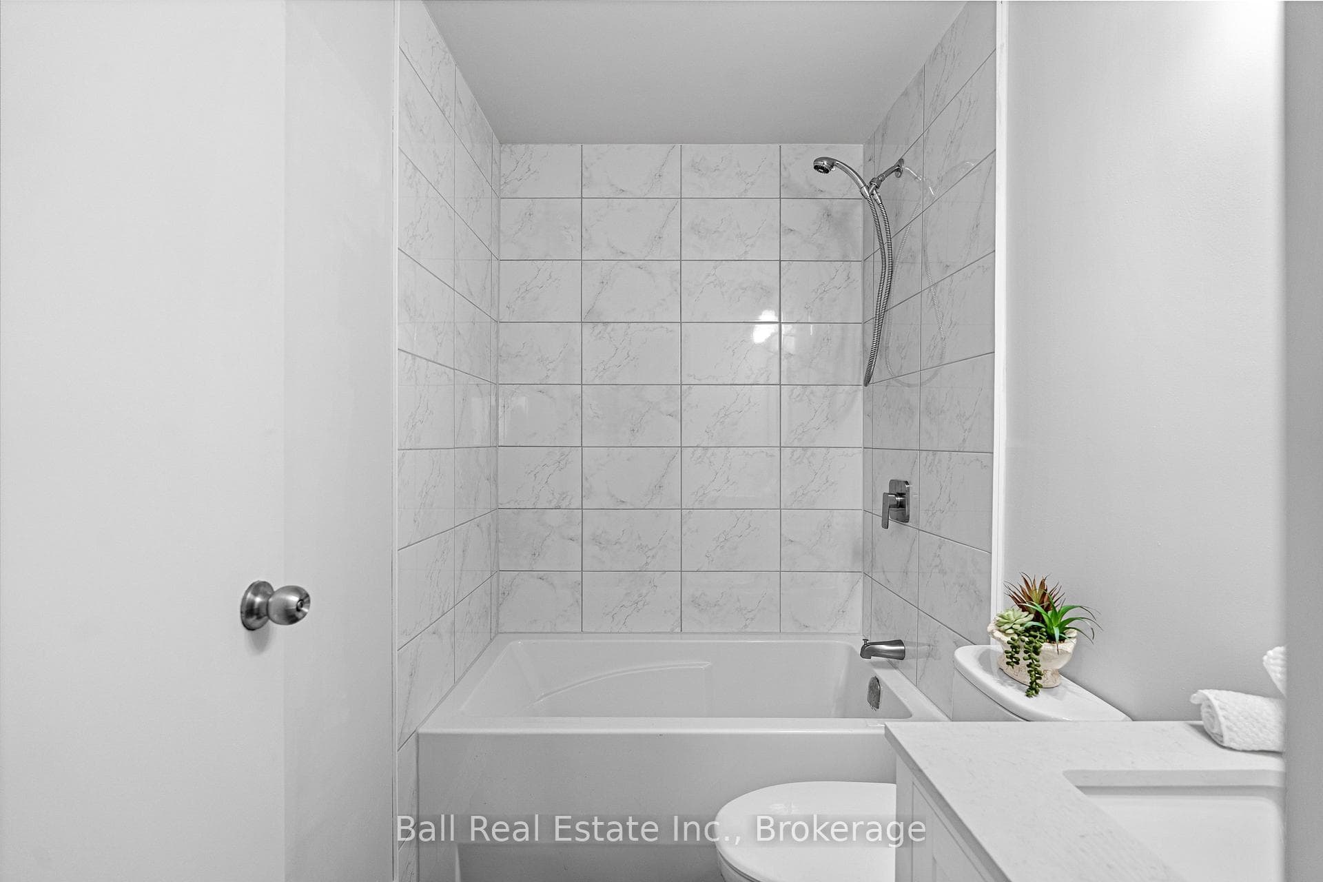 774 Mountain Ash Road photo 32