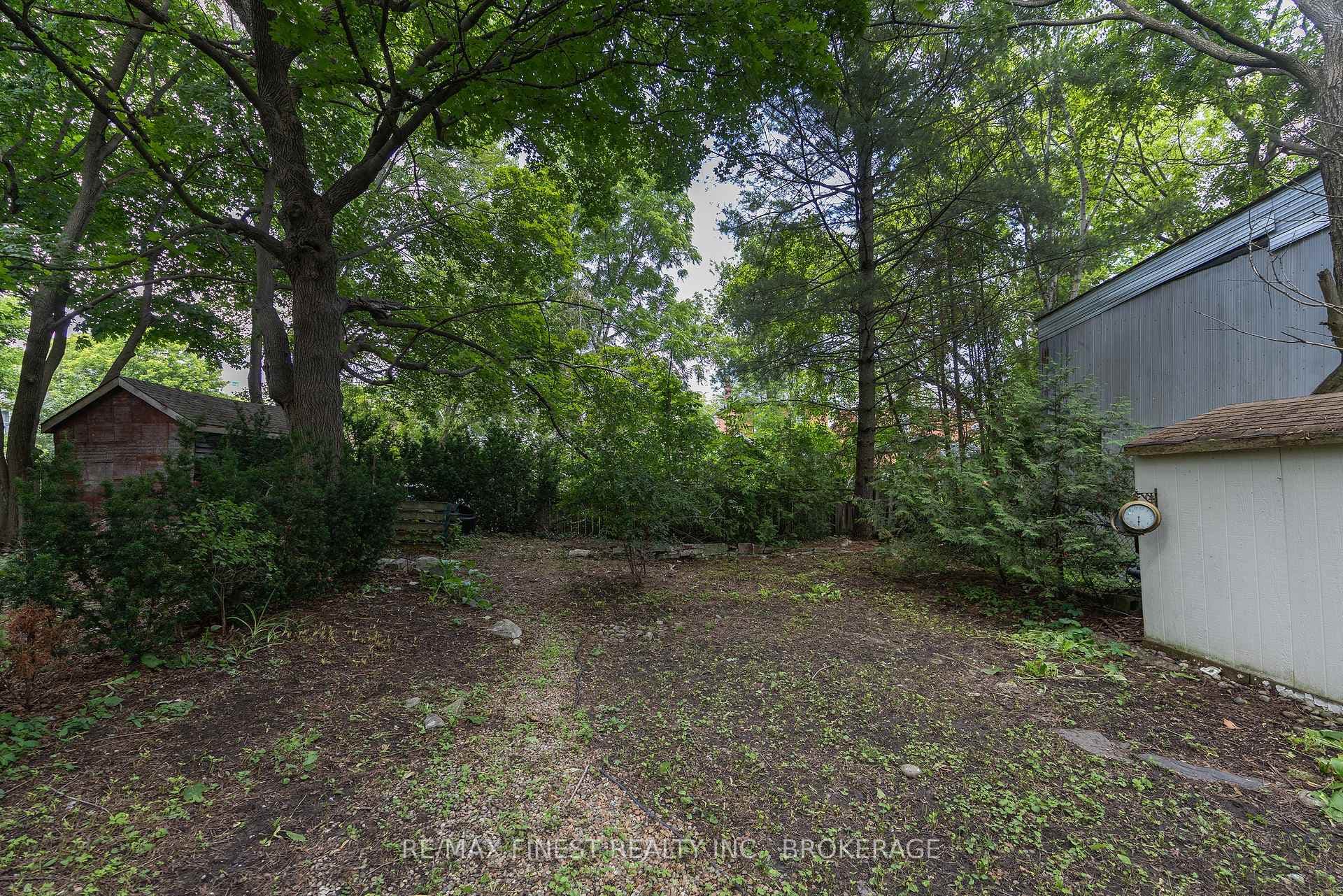 463 Victoria Street photo 43