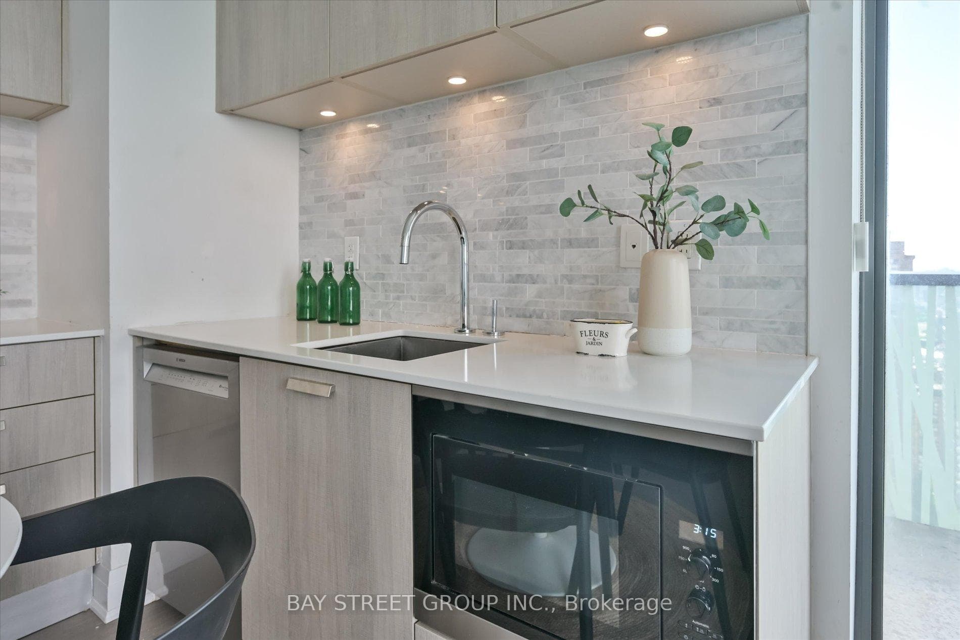 50 Charles Street Unit LPH4706 photo 18