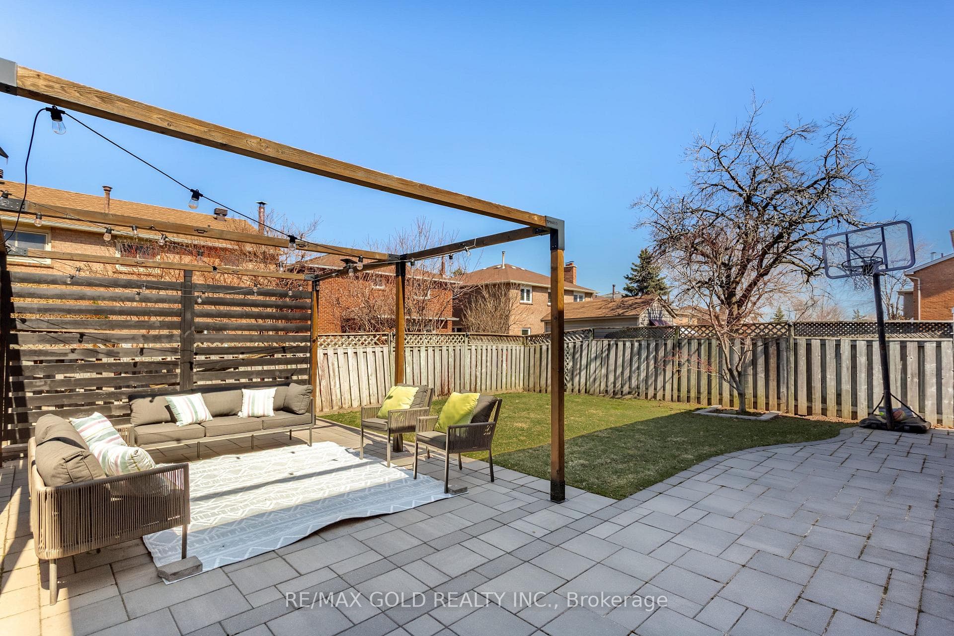 3243 Dovetail Mews photo 47