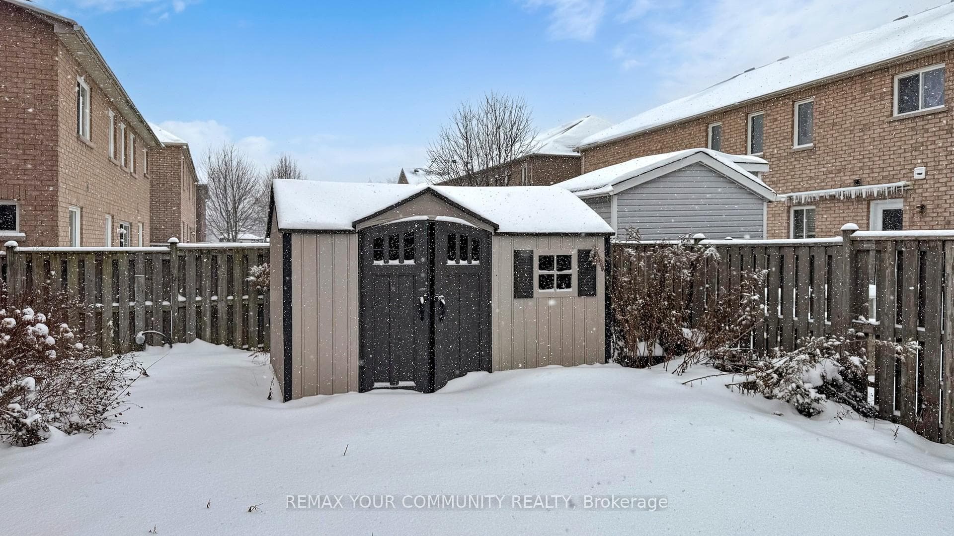 8 Westacott Avenue photo 33
