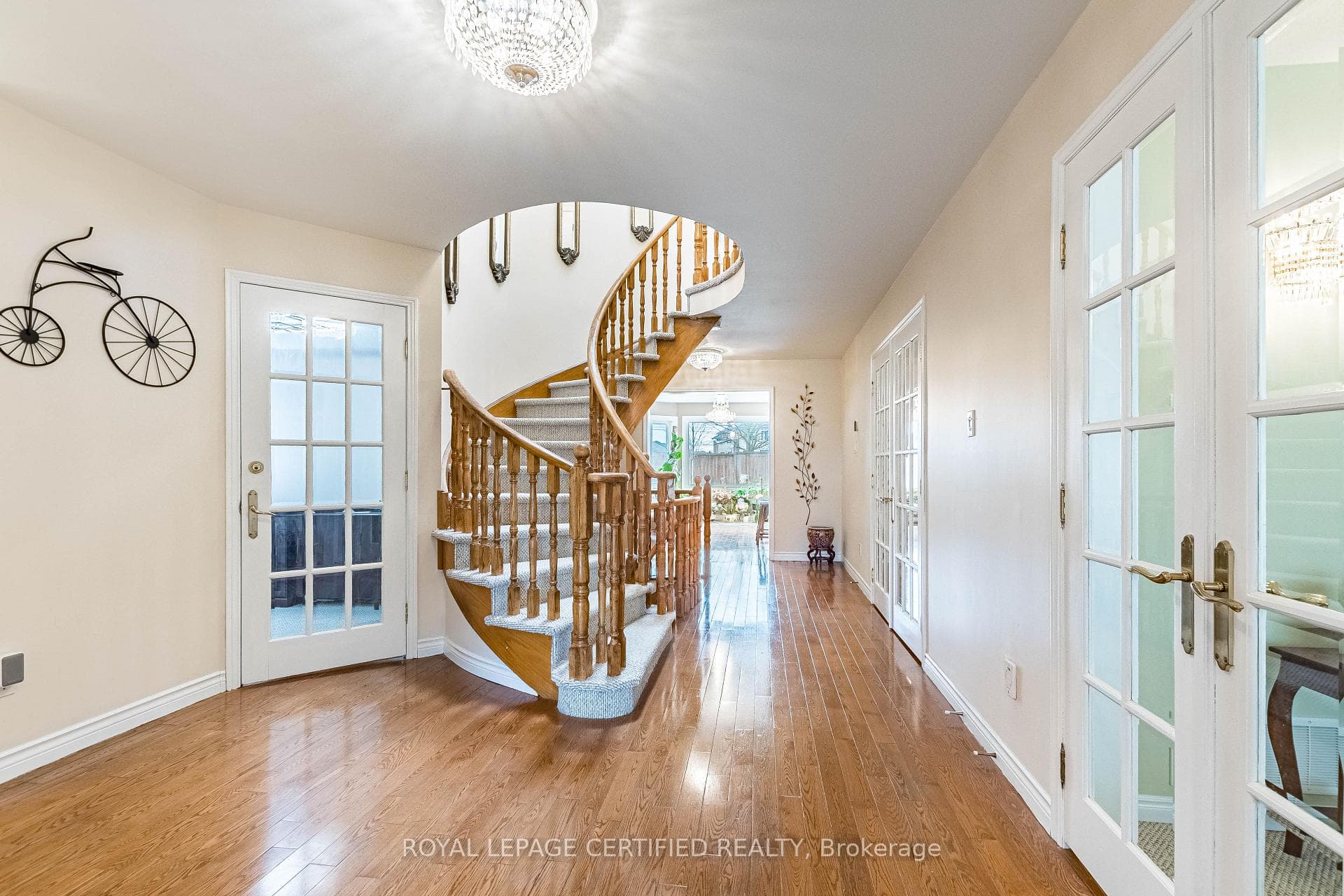 48 Fernbrook Crescent photo 4