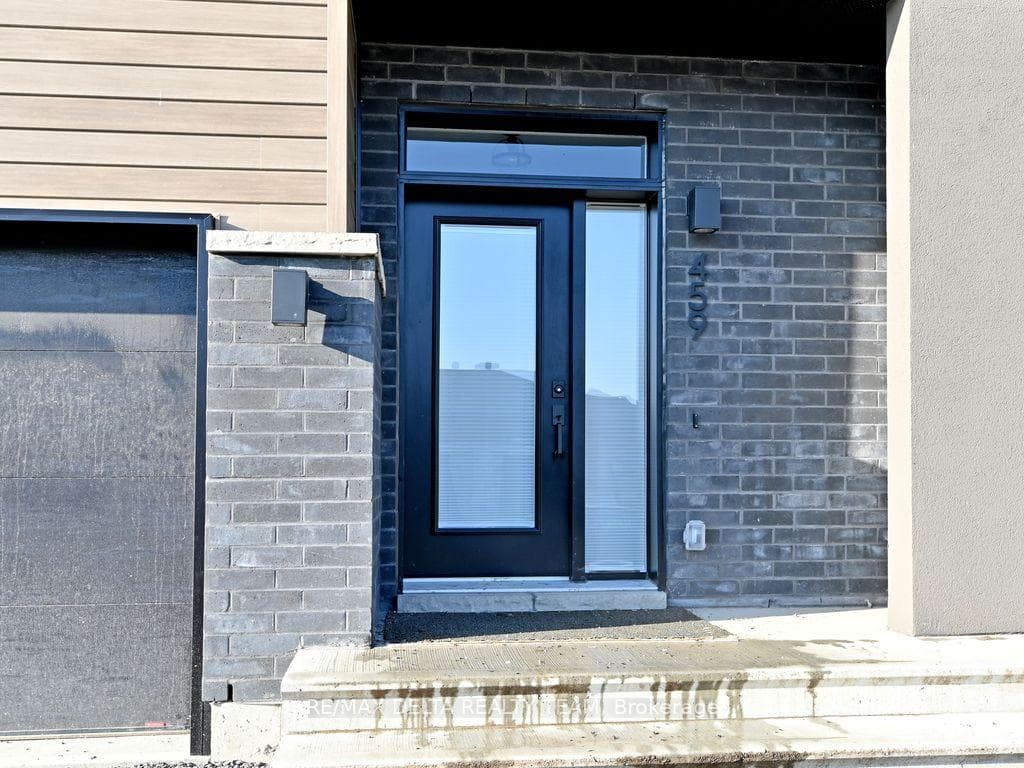 459 Denis Street photo 3