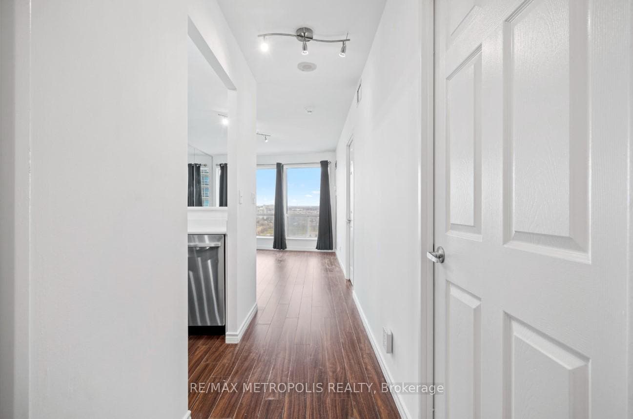 8 Lee Centre Drive Unit 2101 photo 10