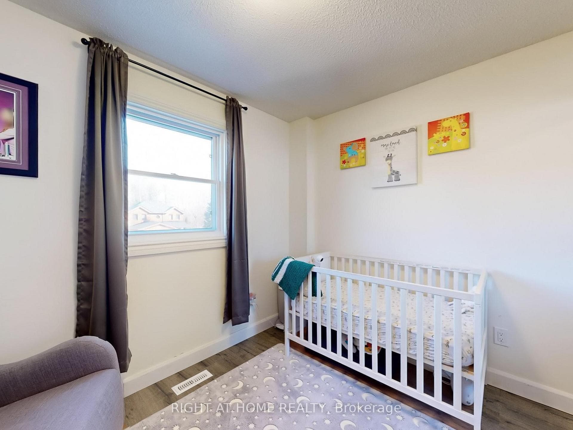 2231 Chalmers Crescent photo 27