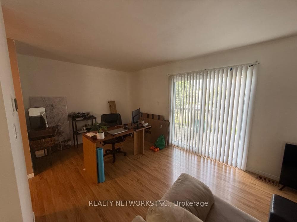 577 College Street Unit 4 photo 2
