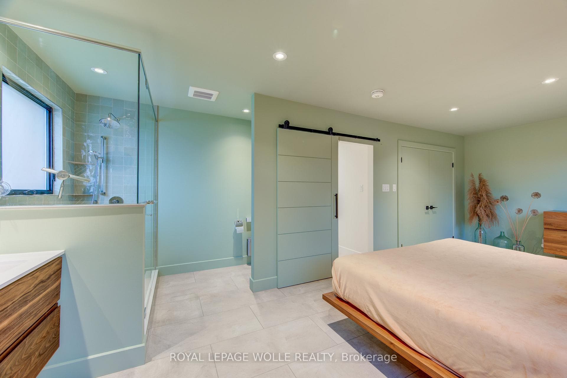 112 Mitchell Street photo 29