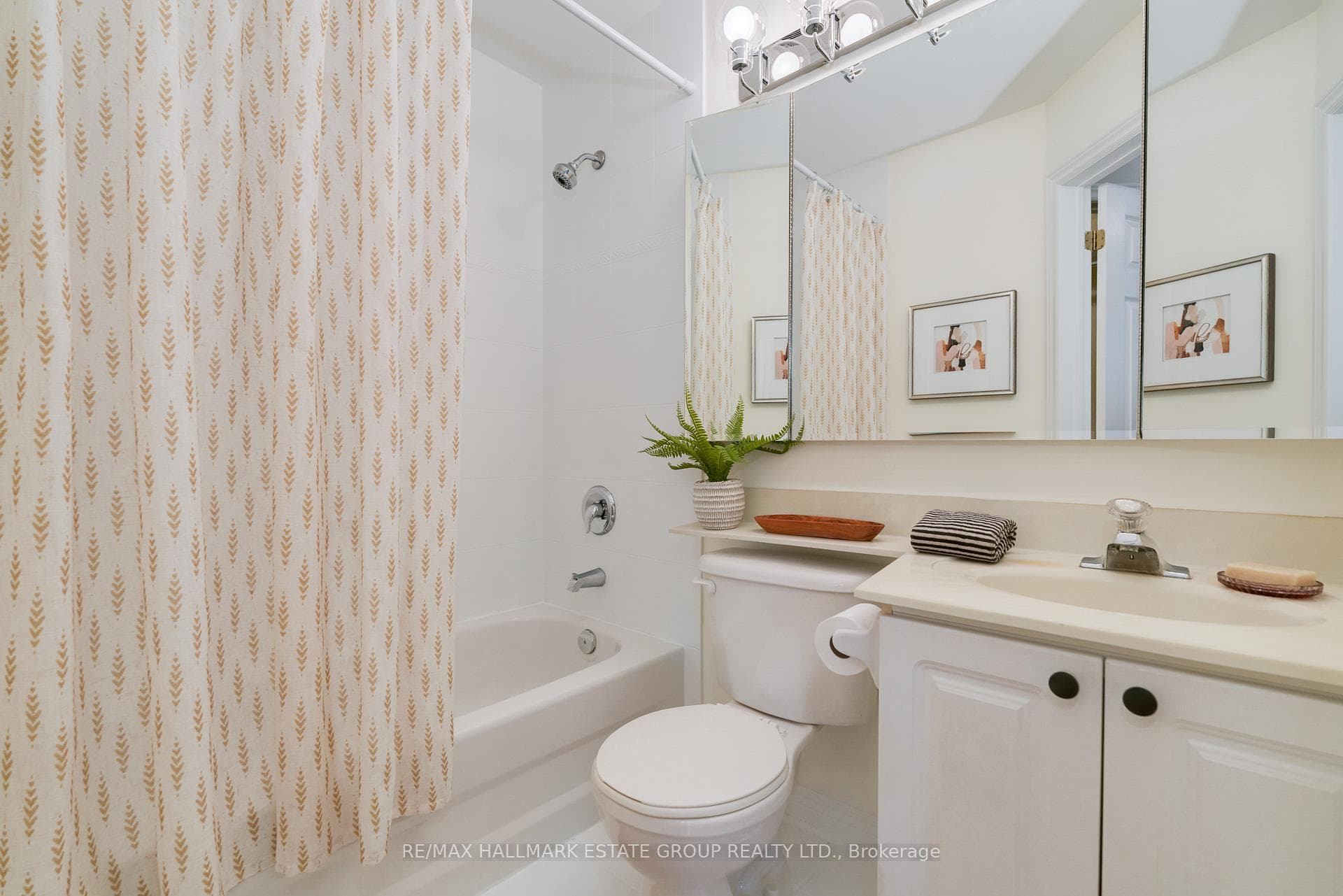 20B Leaside Park Drive photo 22
