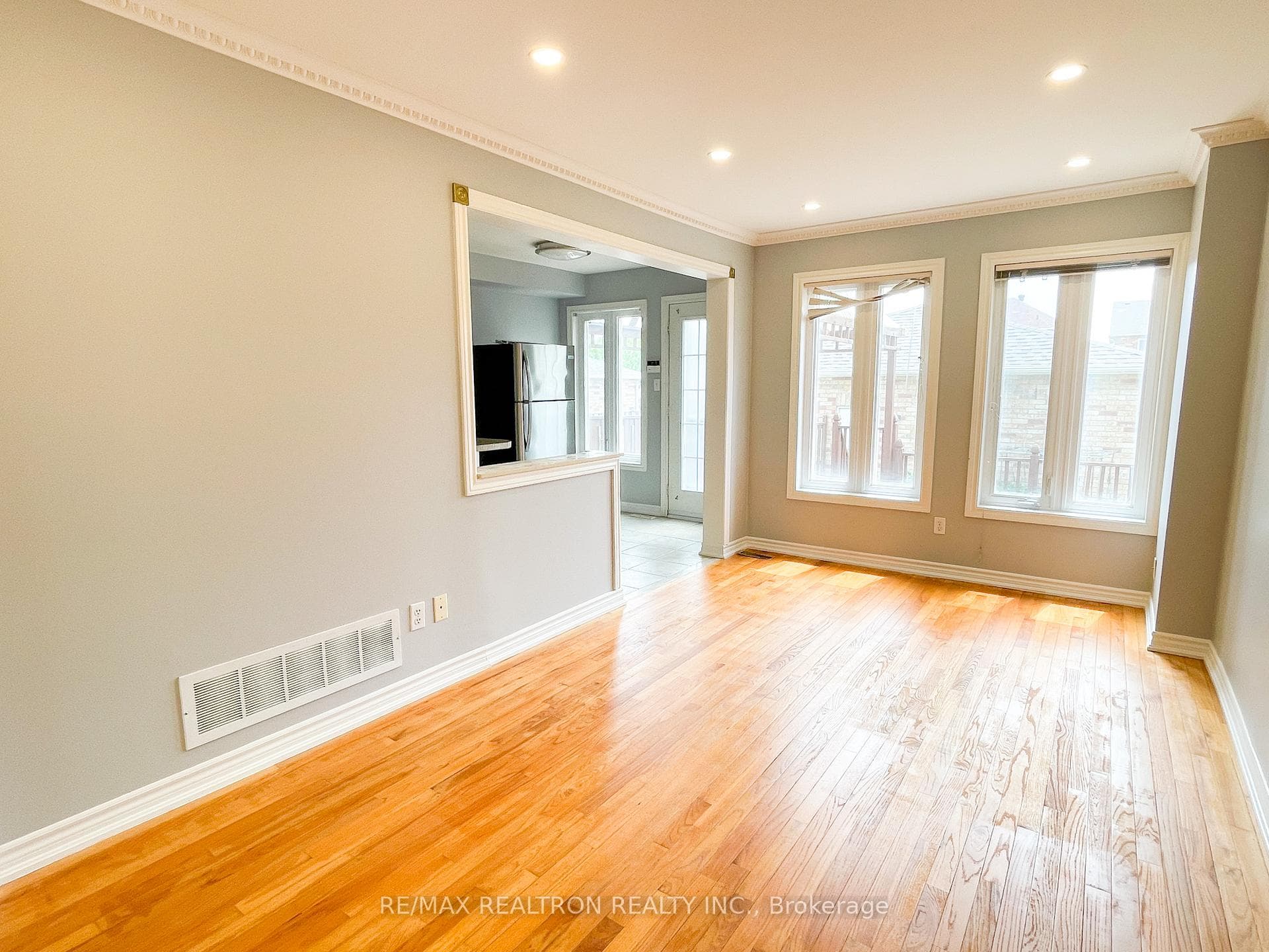 155 South Unionville Avenue photo 9