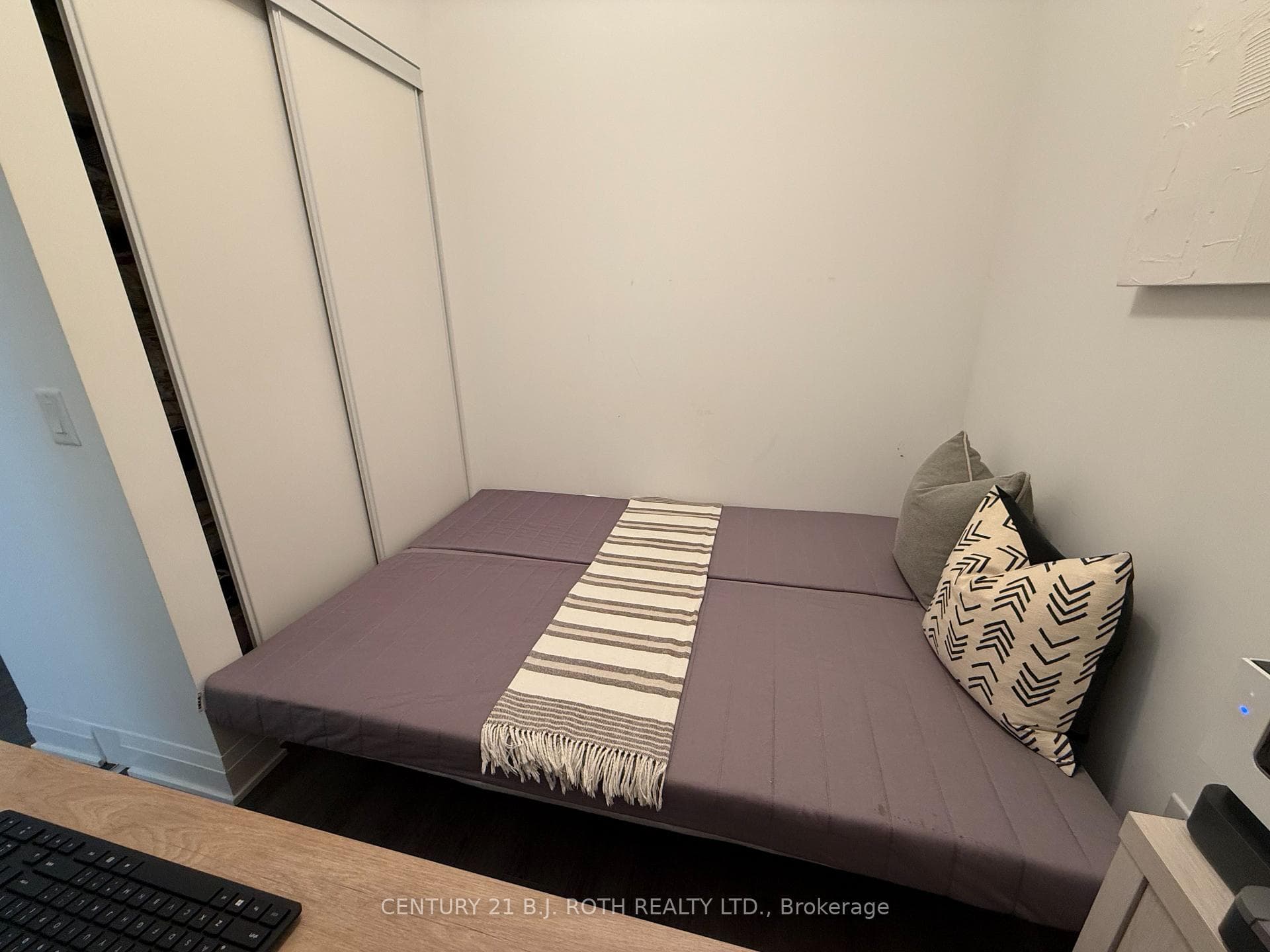 681 YONGE Street Unit 104 photo 5