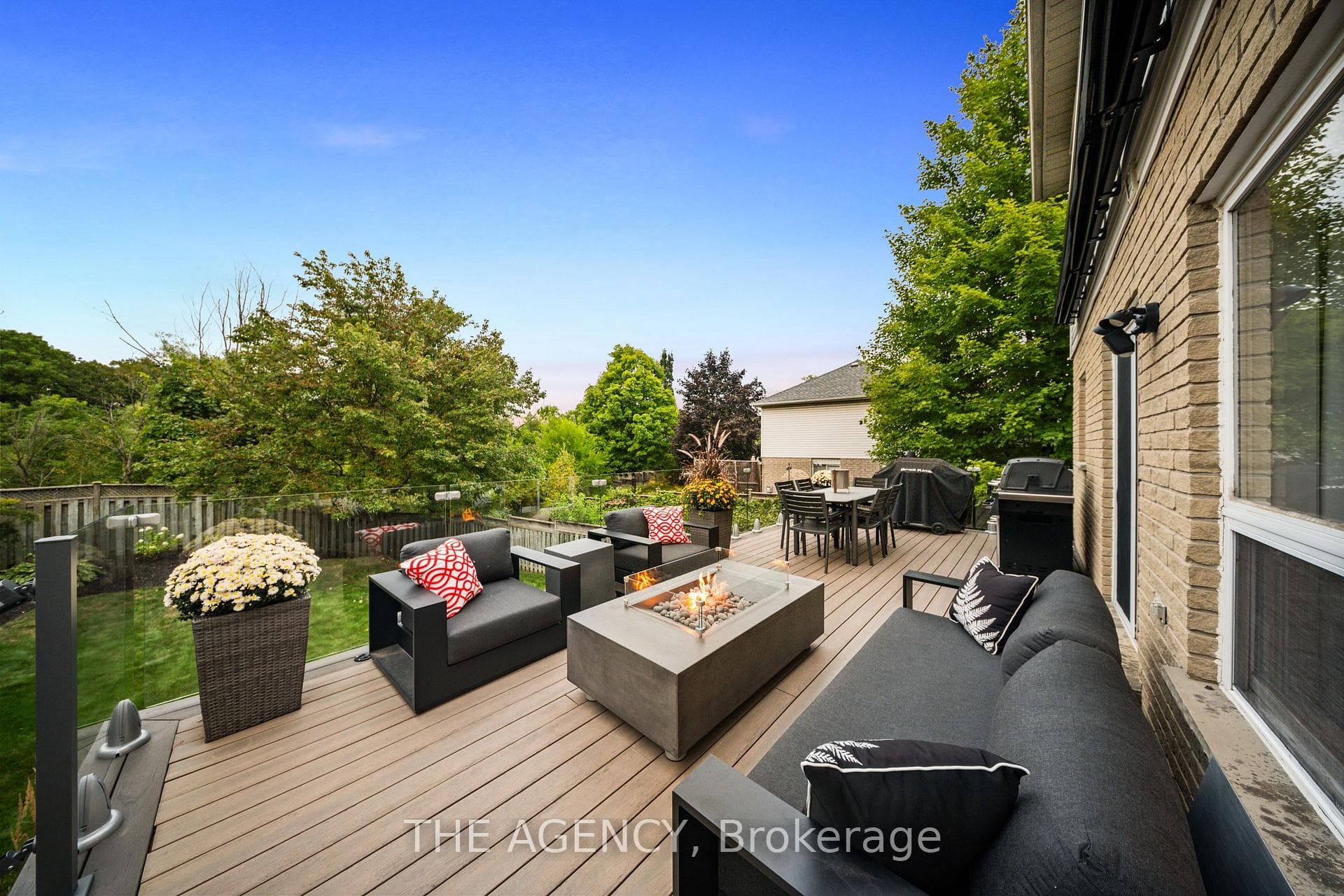 144 Endeavour Drive photo 32