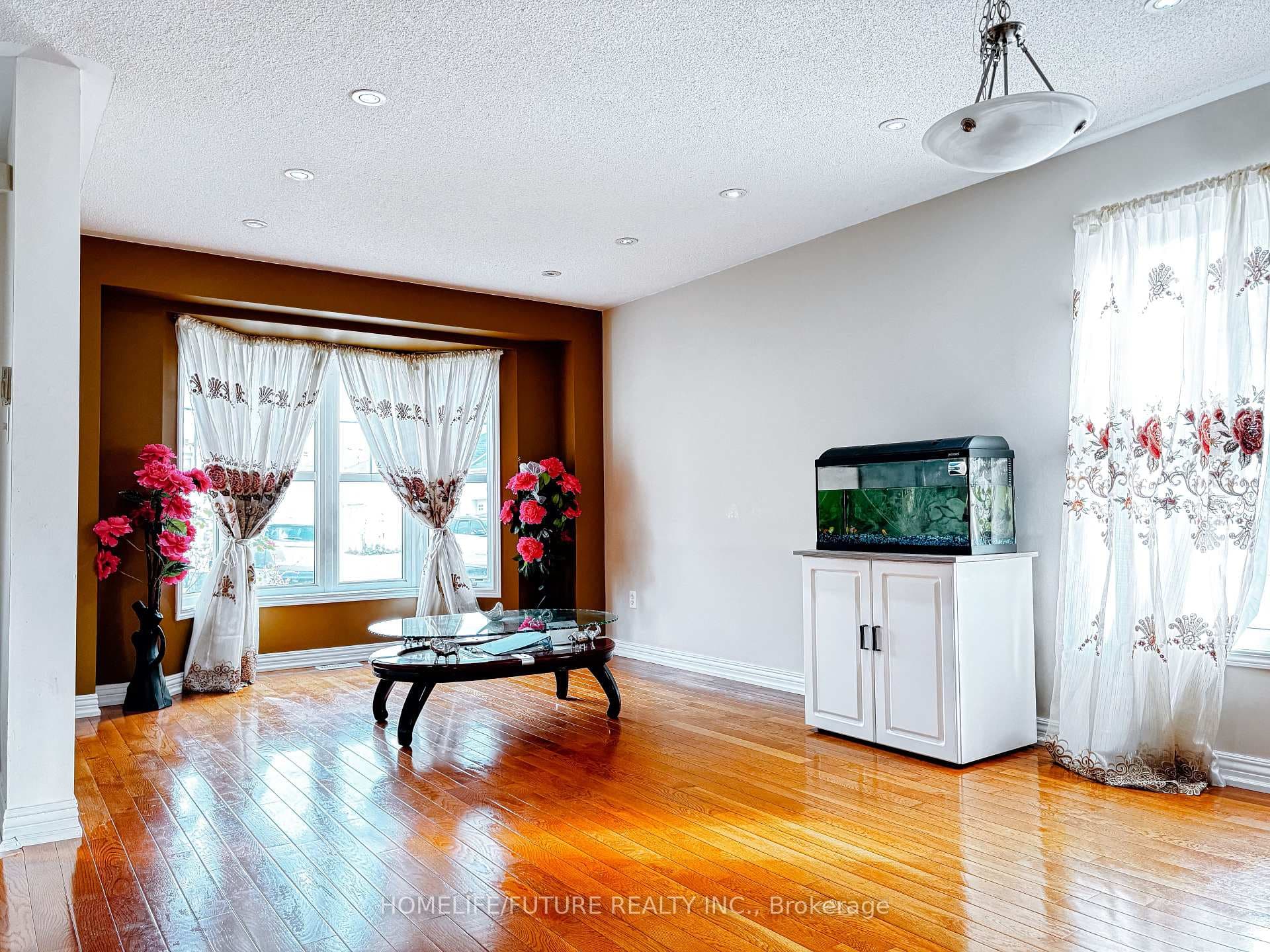 75 Gas Lamp Lane photo 6