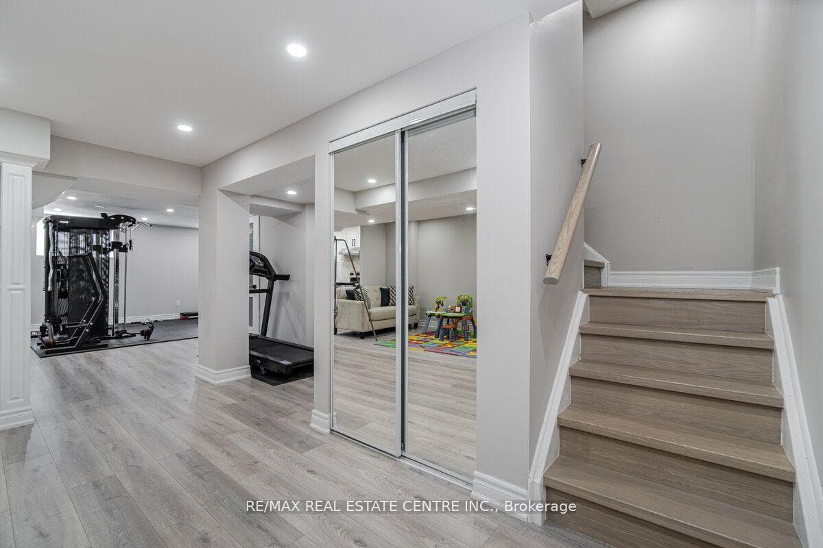 34 HAMILTON Court photo 25