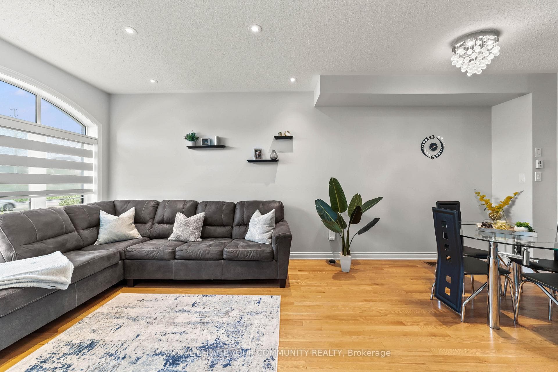 1331 Major Mackenzie Drive Unit 140 photo 5