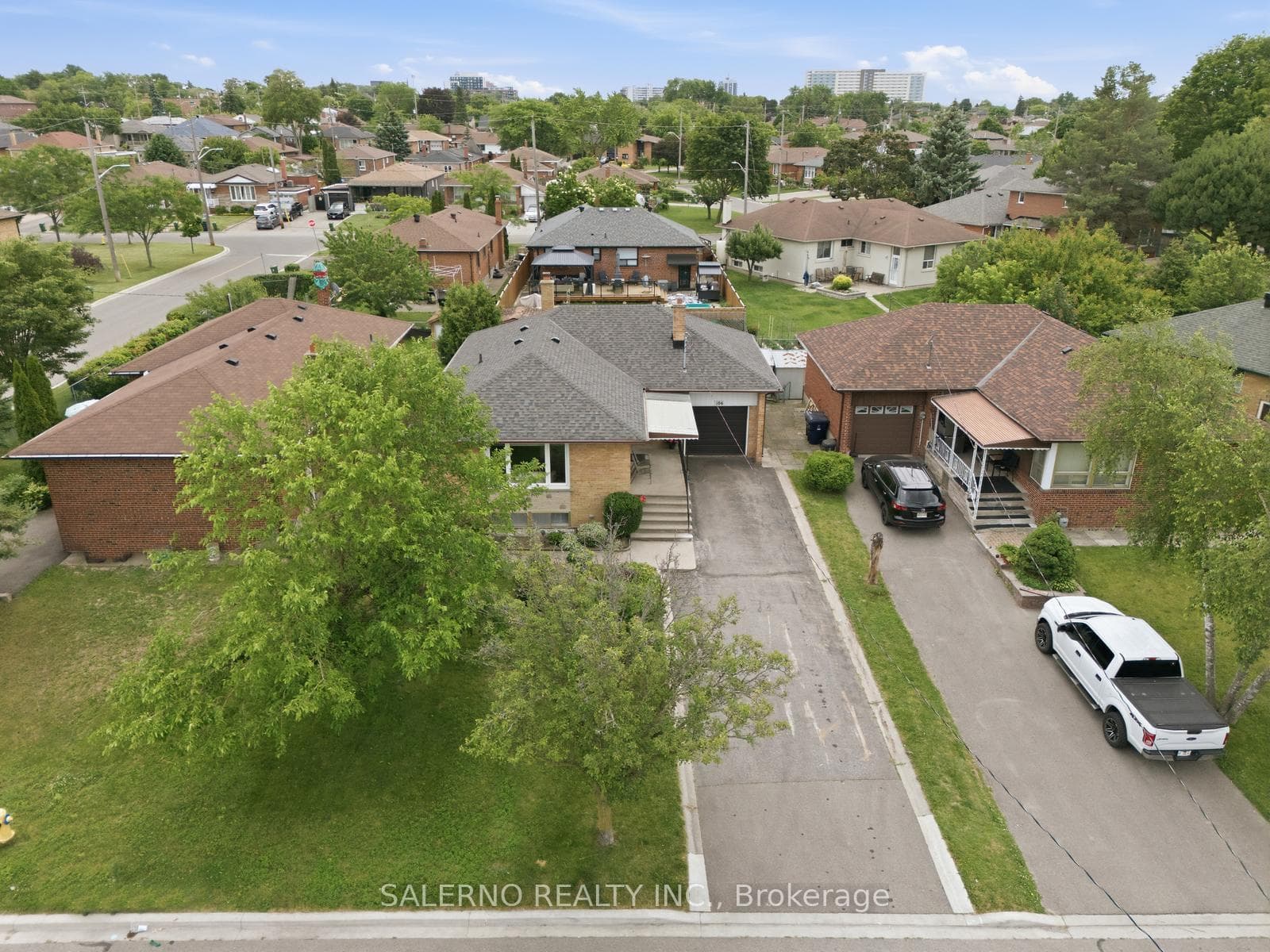 106 Whitburn Crescent photo 2