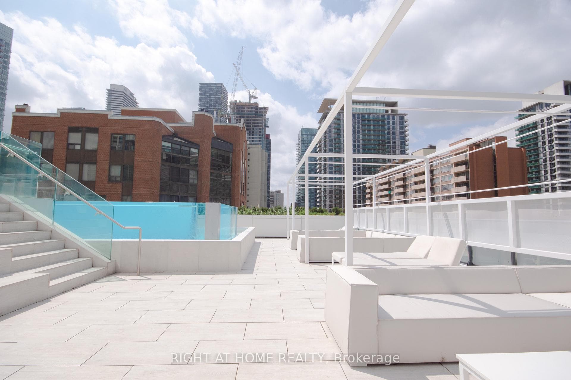 161 Roehampton Avenue Unit 709 photo 16