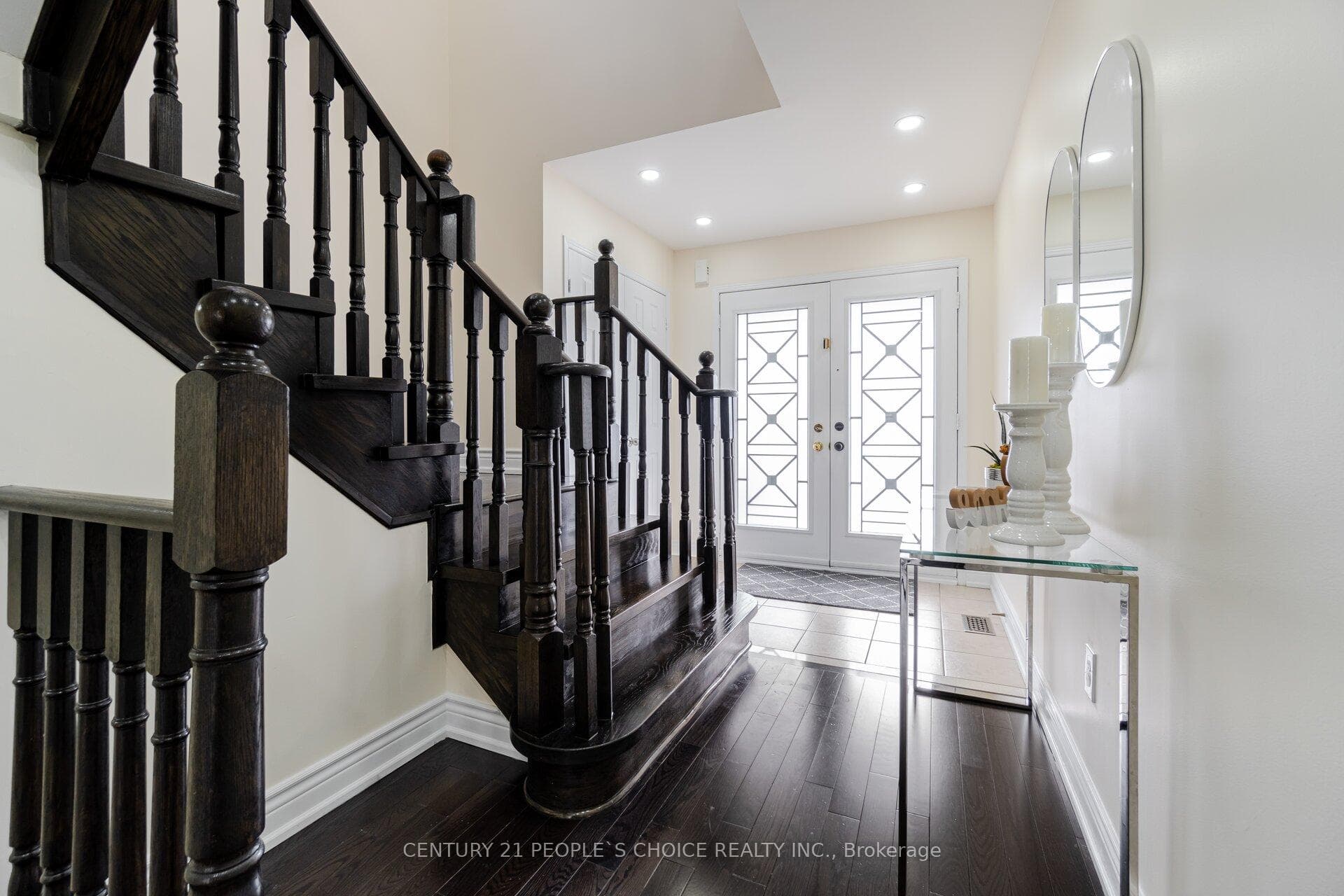 90 Vera Lynn Crescent photo 5