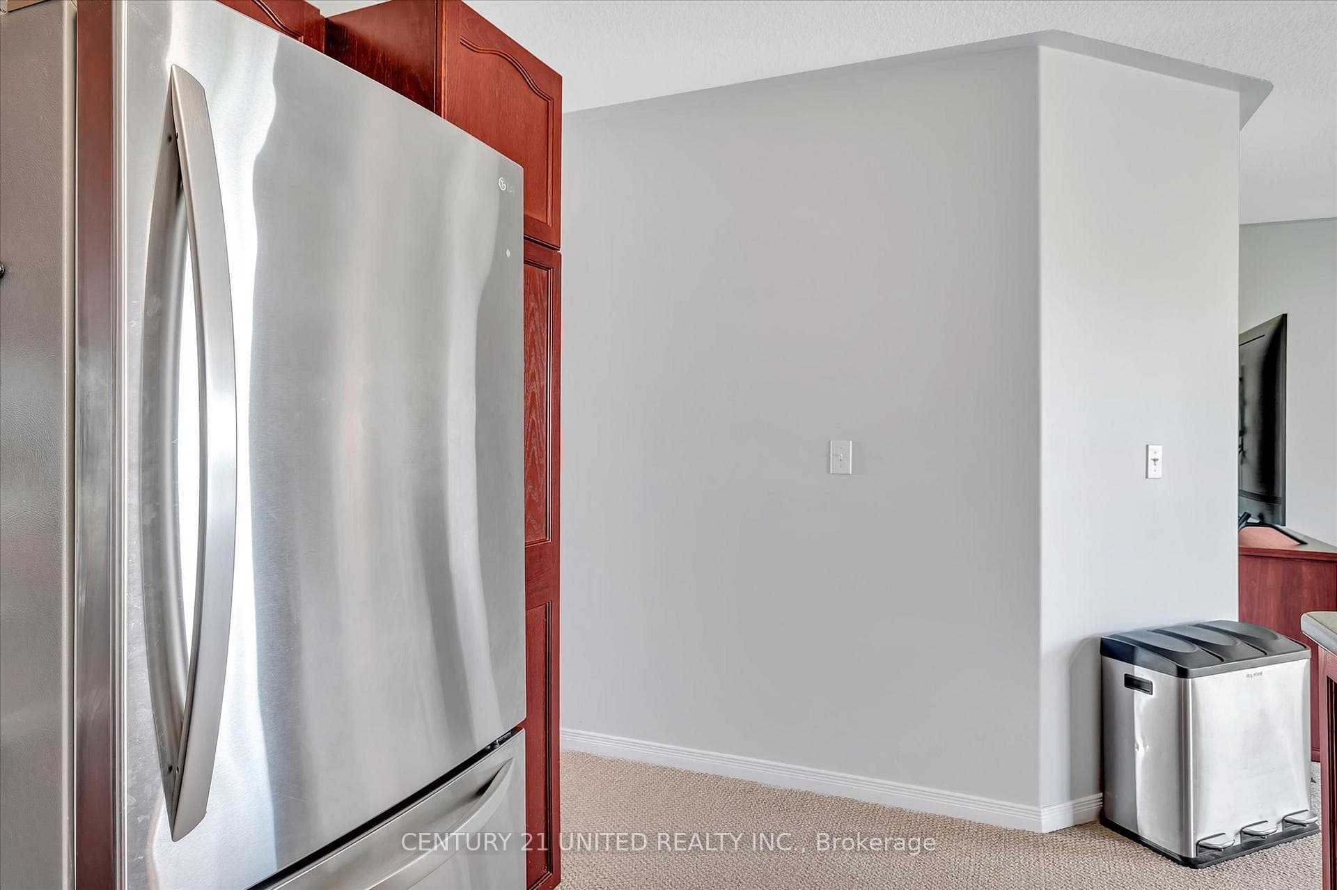 610 Clancy Crescent photo 11