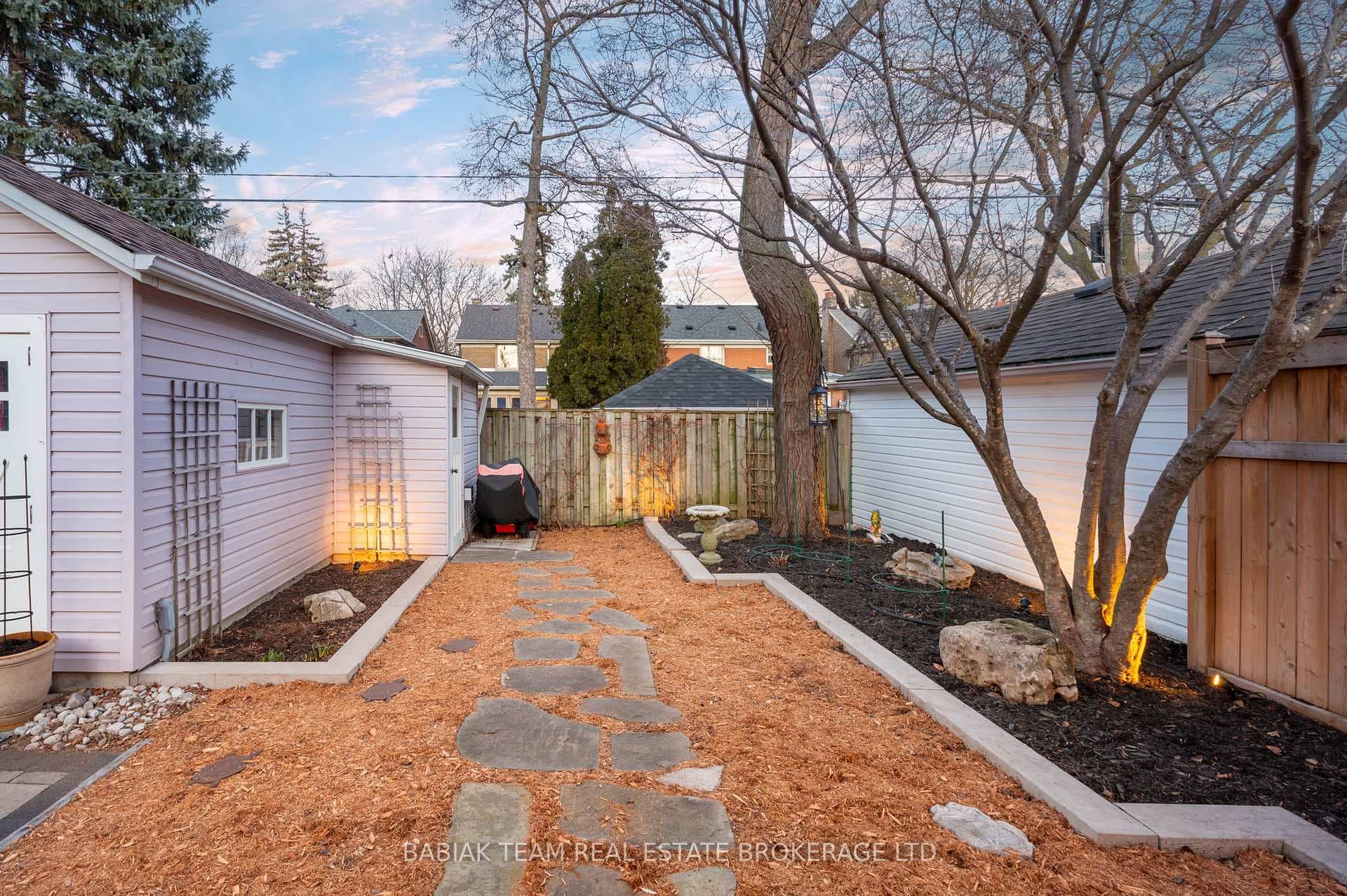 71 Brentwood Road photo 34