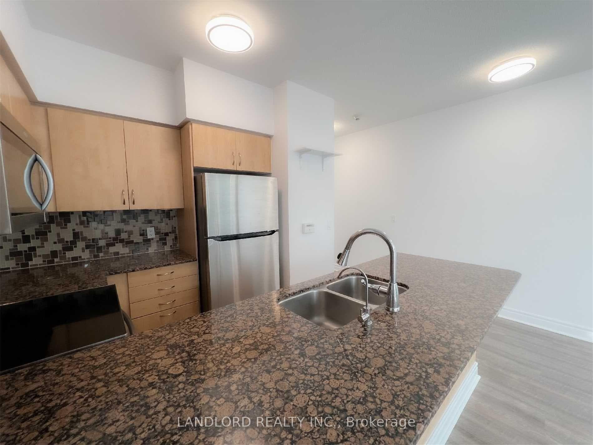 2240 Lakeshore Boulevard Unit 309 photo 4