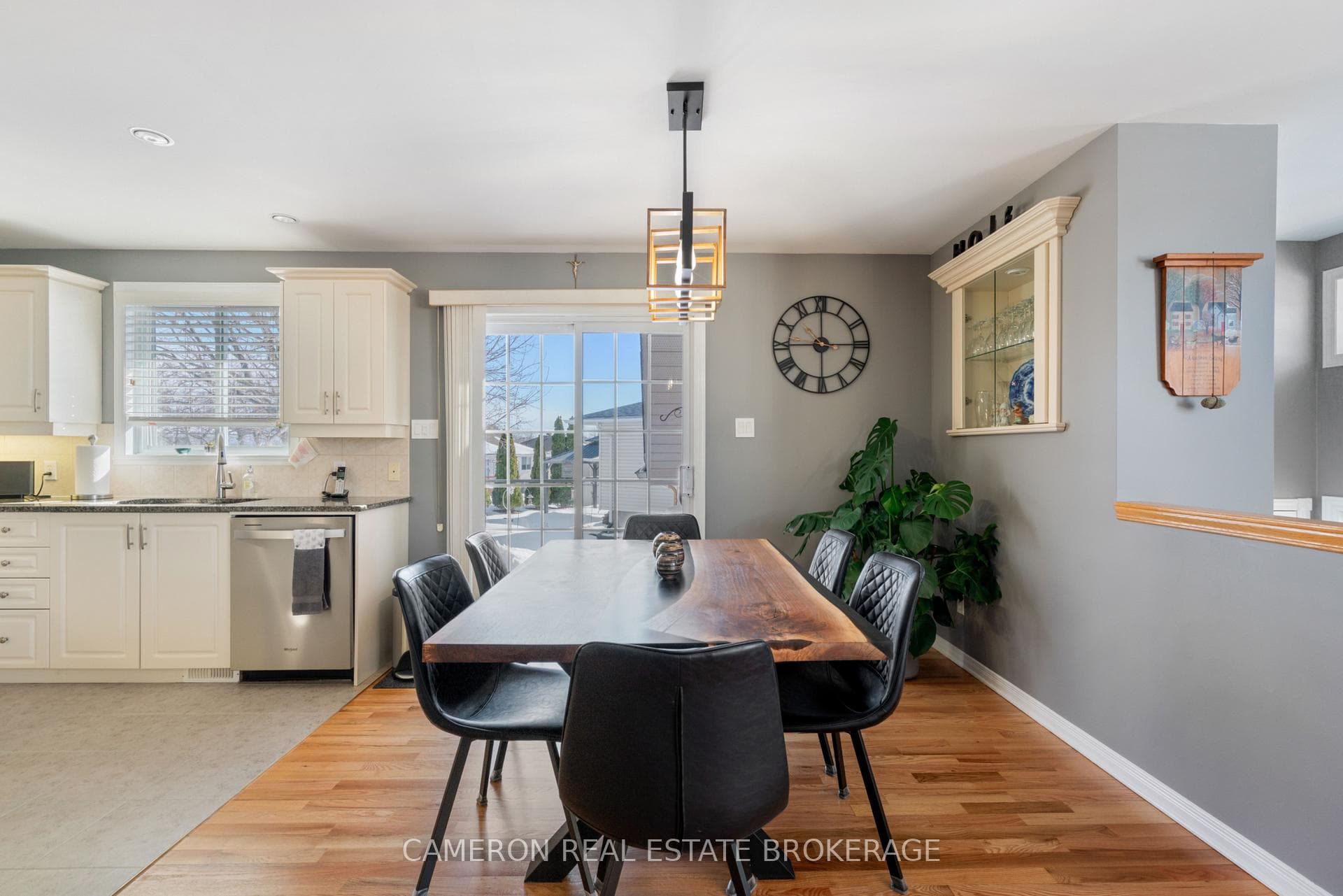 Kitchen eating area w/patio doors leading to patio