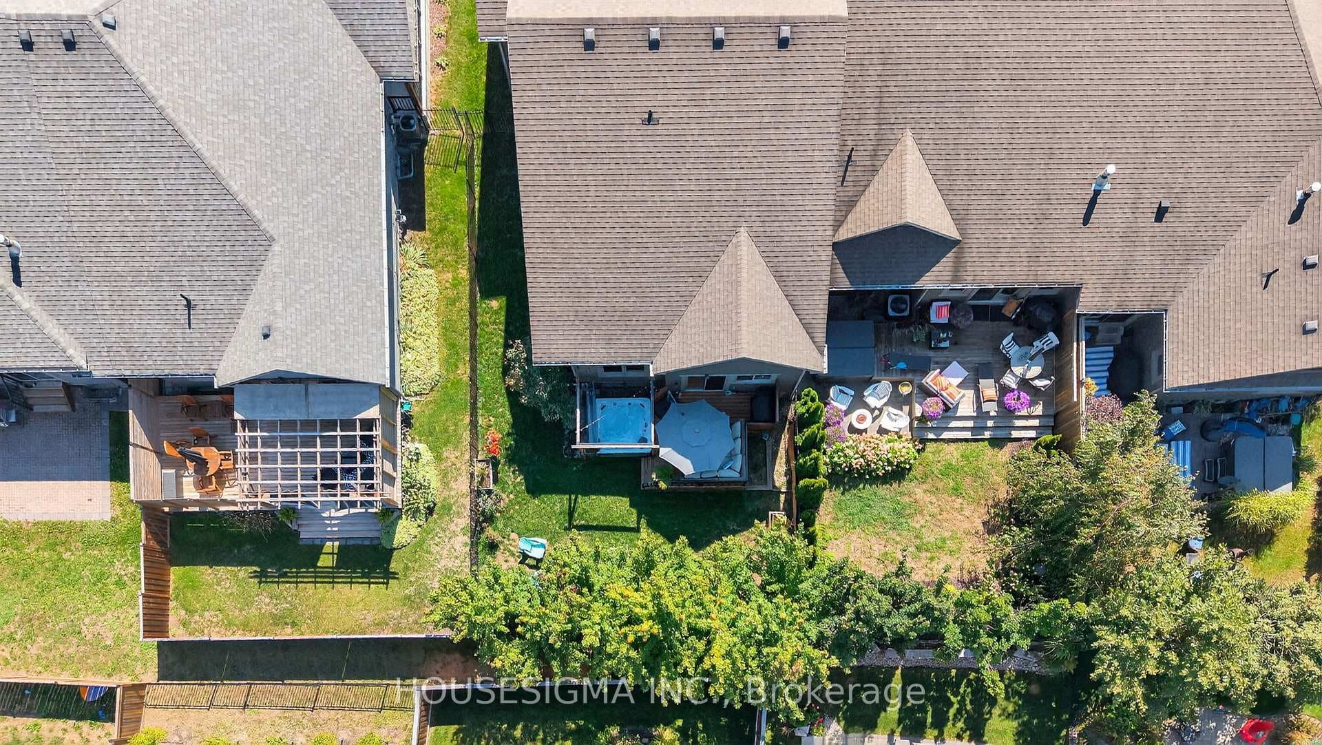 Corner unit with spacious yard