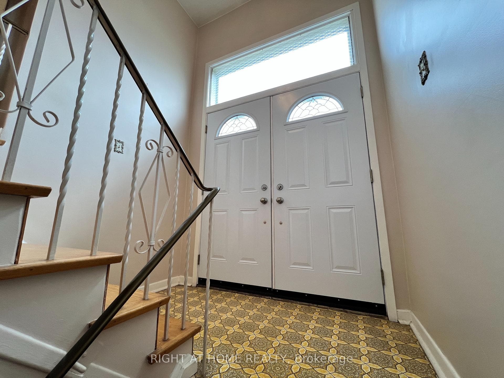 24 Paradelle Crescent photo 17