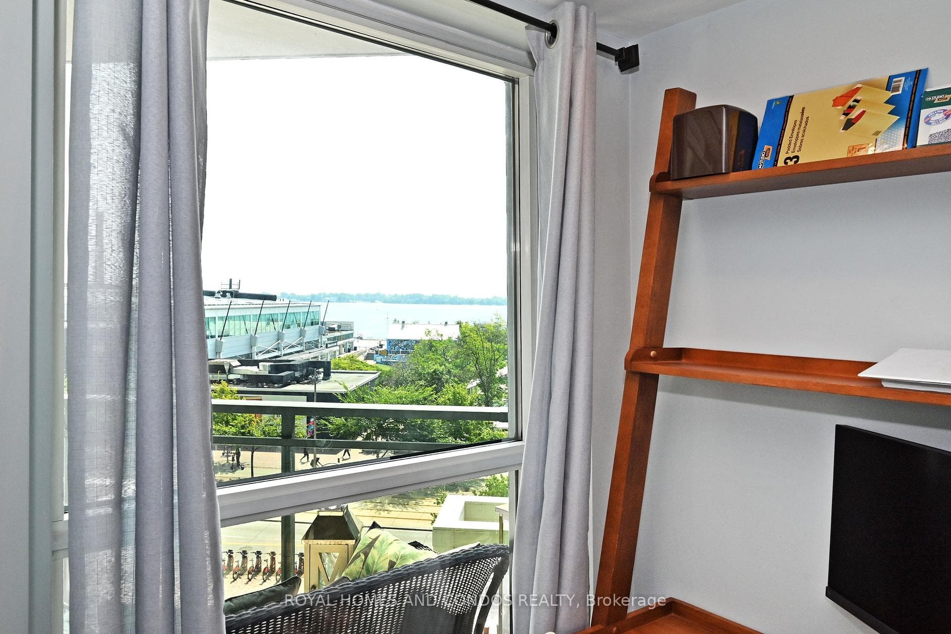 230 Queens Quay Unit 618 photo 34