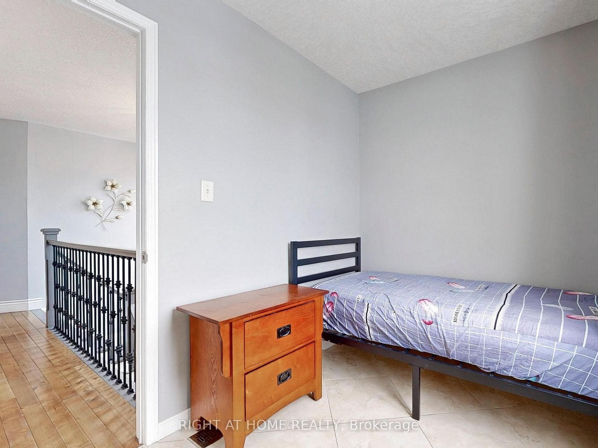 64 Isabella Street photo 26