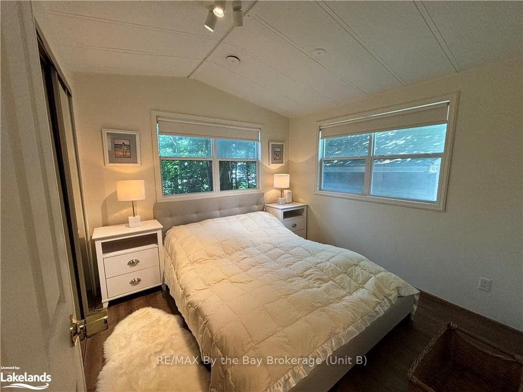 85 THEME PARK Drive Unit 286 photo 26
