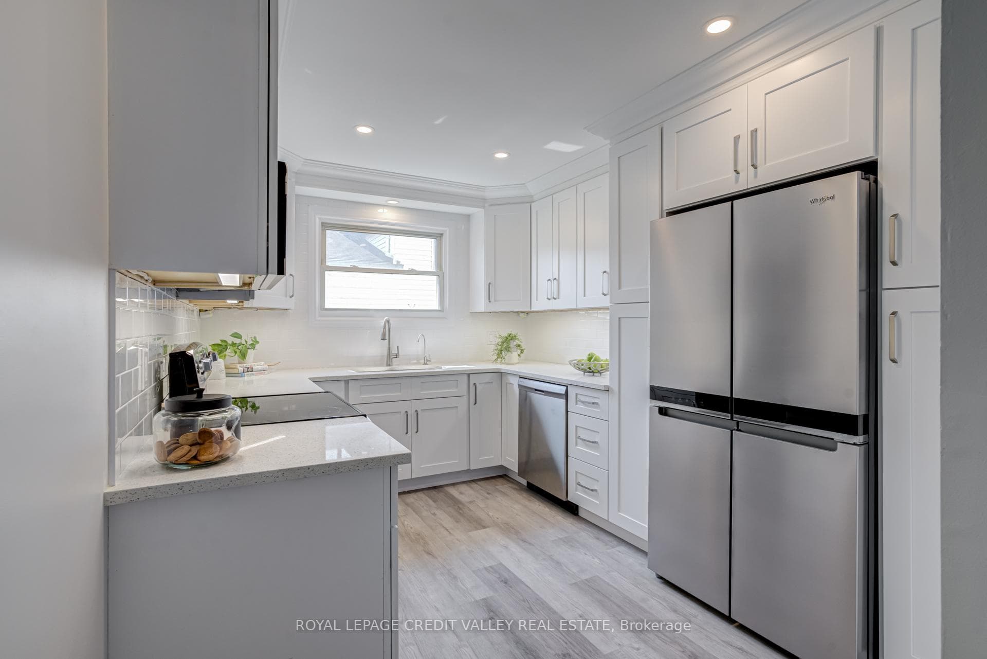 33 Briarlea Road photo 10