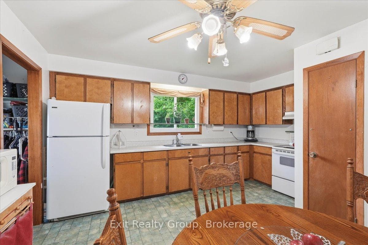 192 Baker Street photo 11