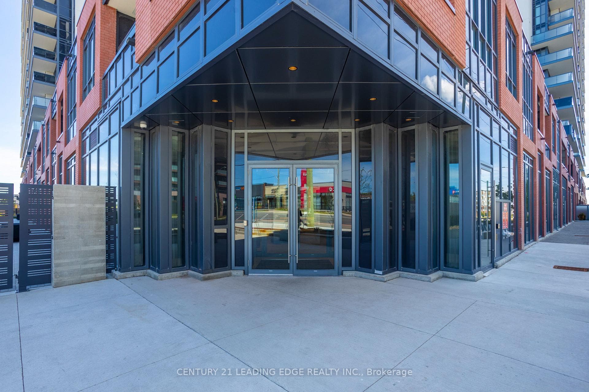 2545 Simcoe Street Unit 2610 photo 3