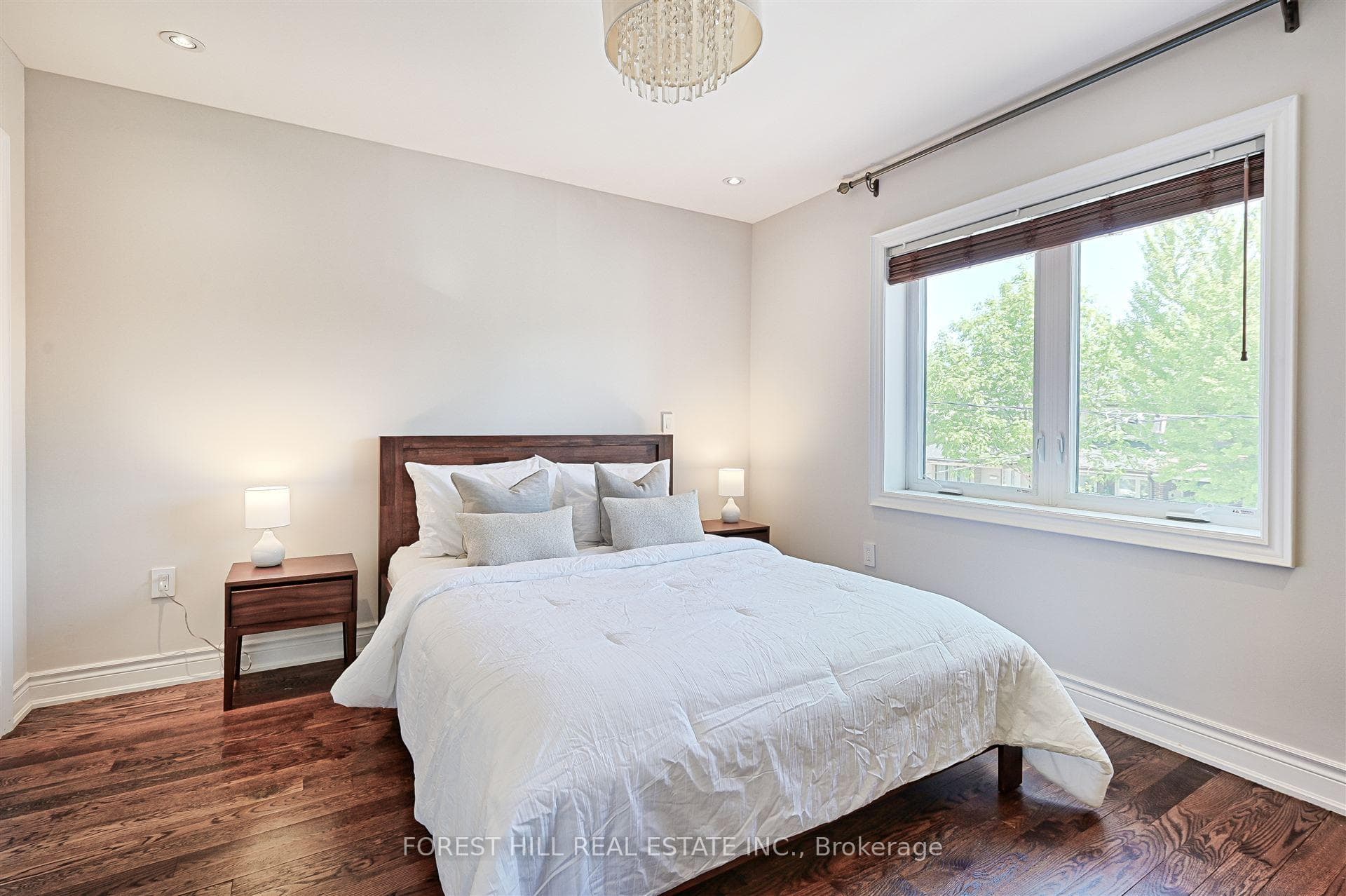 16 Chambers Avenue photo 16