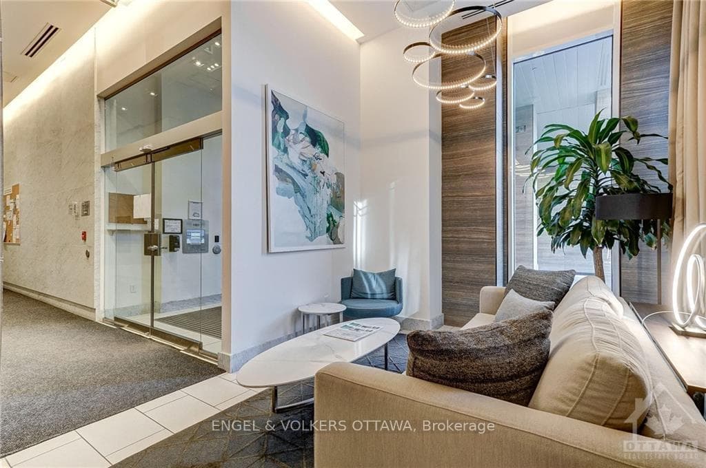 411 MACKAY Street Unit 303 photo 4