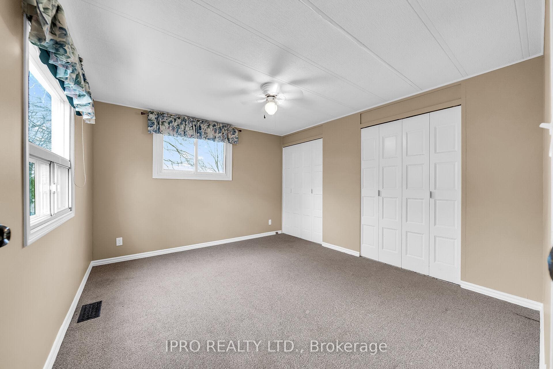 137 Maple Crescent photo 20