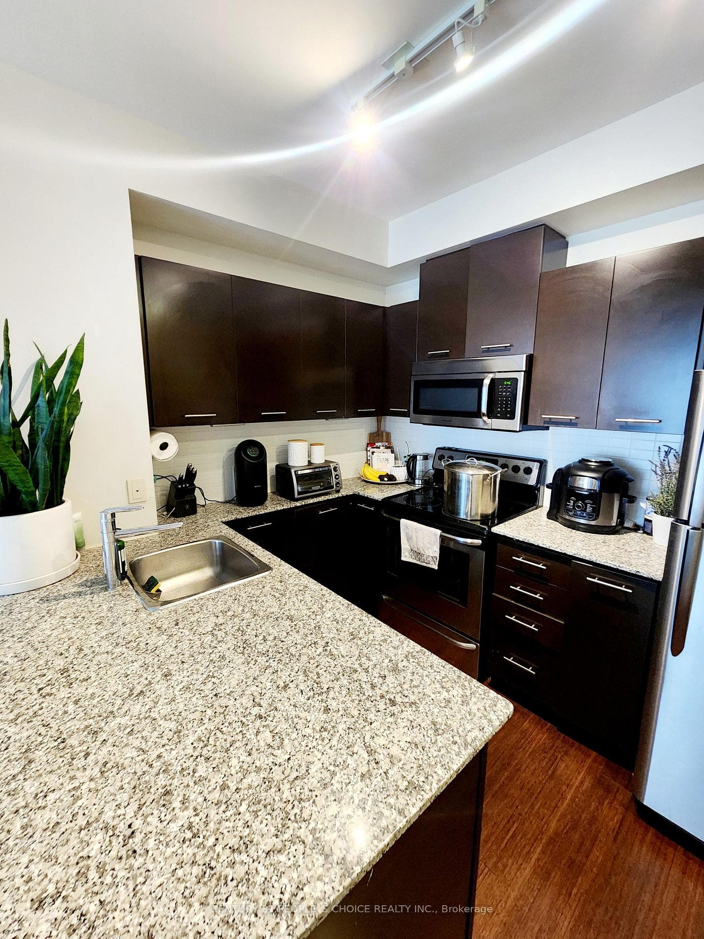360 Square One Drive Unit 1712 photo 10