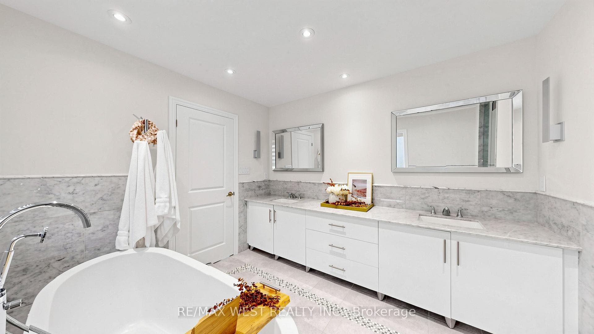 57 Alex Campbell Crescent photo 16
