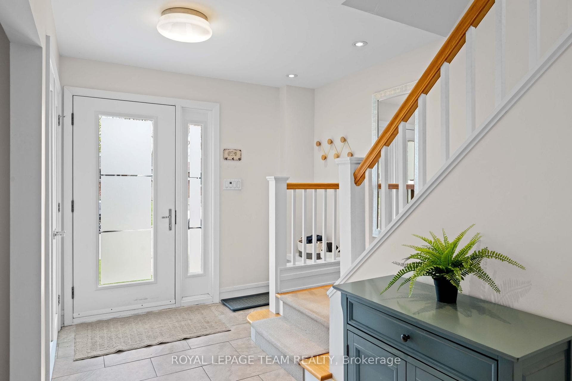 2064 Neepawa Avenue photo 3